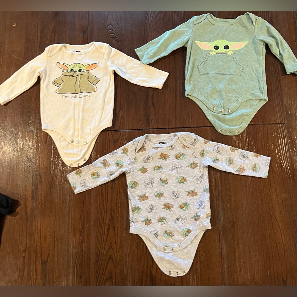 Baby yoda 6-9 month onesies